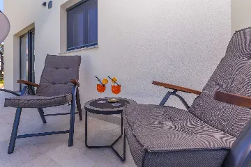 Villa in Kosić with Private Pool for 8 Guests