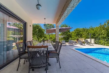 Villa in Kosić with Private Pool for 8 Guests