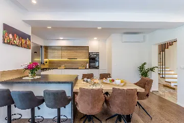 Villa in Kosić with Private Pool for 8 Guests