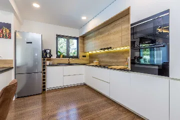 Villa in Kosić with Private Pool for 8 Guests