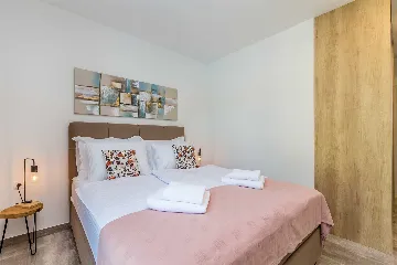 Villa in Kosić with Private Pool for 8 Guests