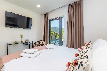 Villa in Kosić with Private Pool for 8 Guests