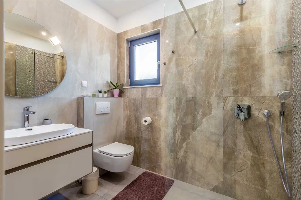 Villa in Kosić with Private Pool for 8 Guests