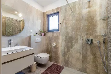 Villa in Kosić with Private Pool for 8 Guests