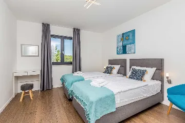 Villa in Kosić with Private Pool for 8 Guests