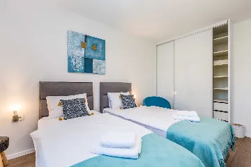 Villa in Kosić with Private Pool for 8 Guests