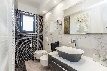 Villa in Kosić with Private Pool for 8 Guests