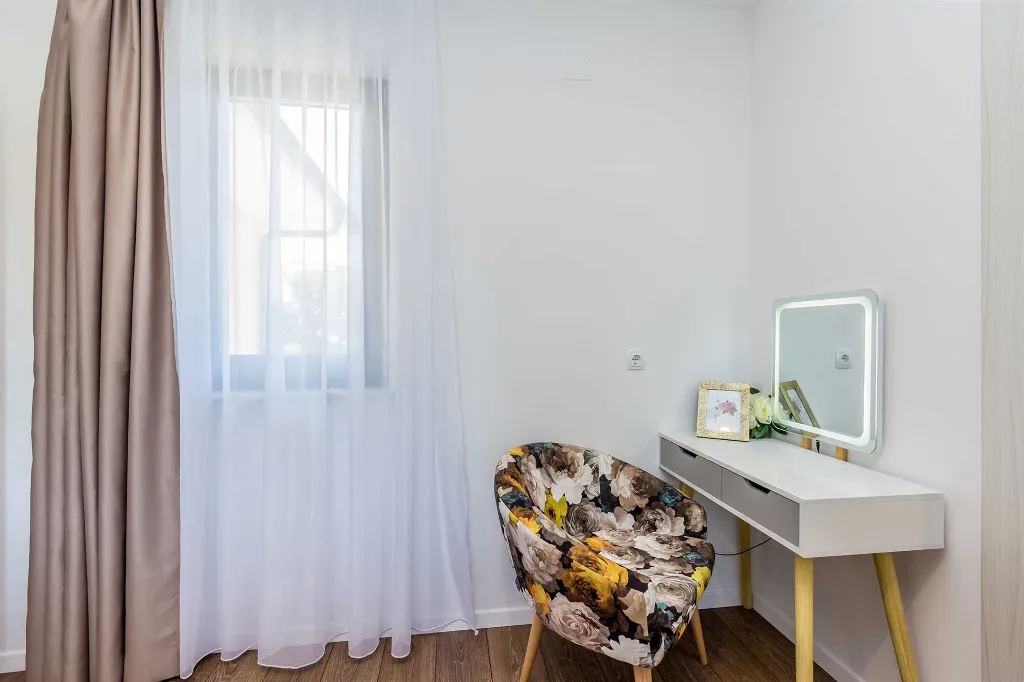 Villa in Kosić with Private Pool for 8 Guests