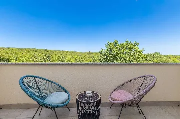 Villa in Kosić with Private Pool for 8 Guests