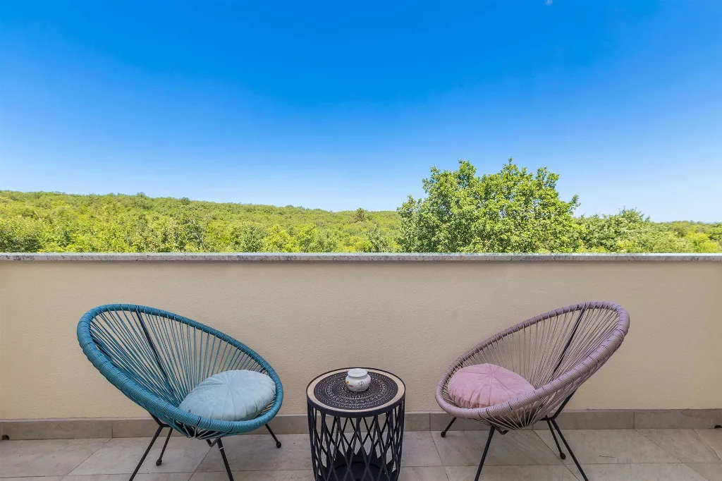 Villa in Kosić with Private Pool for 8 Guests