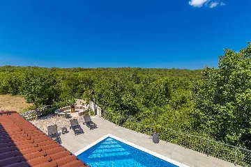 Villa in Kosić with Private Pool for 8 Guests