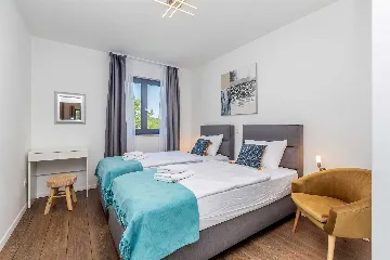 Villa in Kosić with Private Pool for 8 Guests