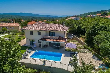 Villa in Kosić with Private Pool for 8 Guests