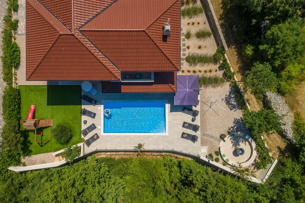 Villa in Kosić with Private Pool for 8 Guests
