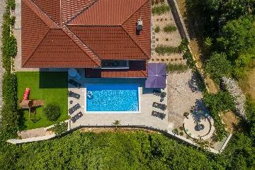 Villa in Kosić with Private Pool for 8 Guests
