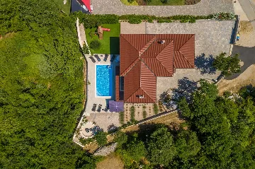 Villa in Kosić with Private Pool for 8 Guests