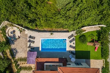 Villa in Kosić with Private Pool for 8 Guests