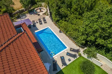 Villa in Kosić with Private Pool for 8 Guests