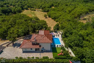 Villa in Kosić with Private Pool for 8 Guests