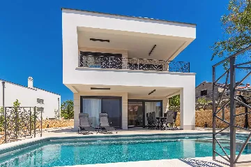 Villa in Linardici for up to 8 guests with pool