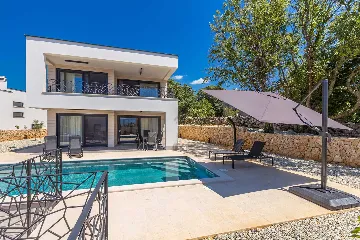 Villa in Linardici for up to 8 guests with pool