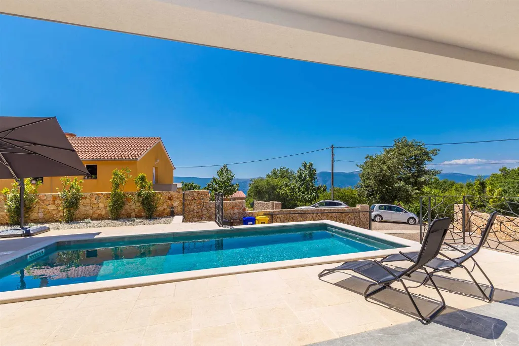 Villa in Linardici for up to 8 guests with pool