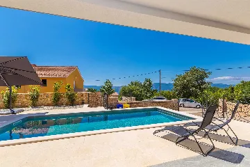 Villa in Linardici for up to 8 guests with pool