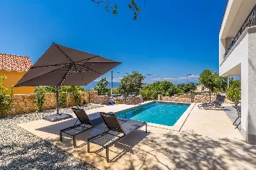 Villa in Linardici for up to 8 guests with pool