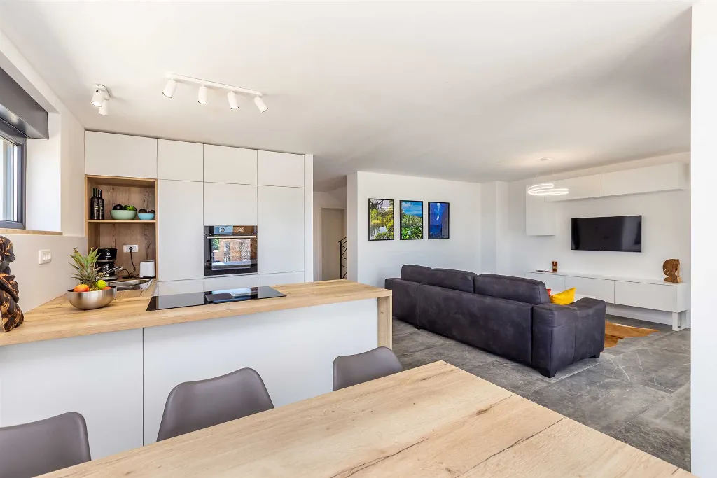 Villa in Linardici for up to 8 guests with pool