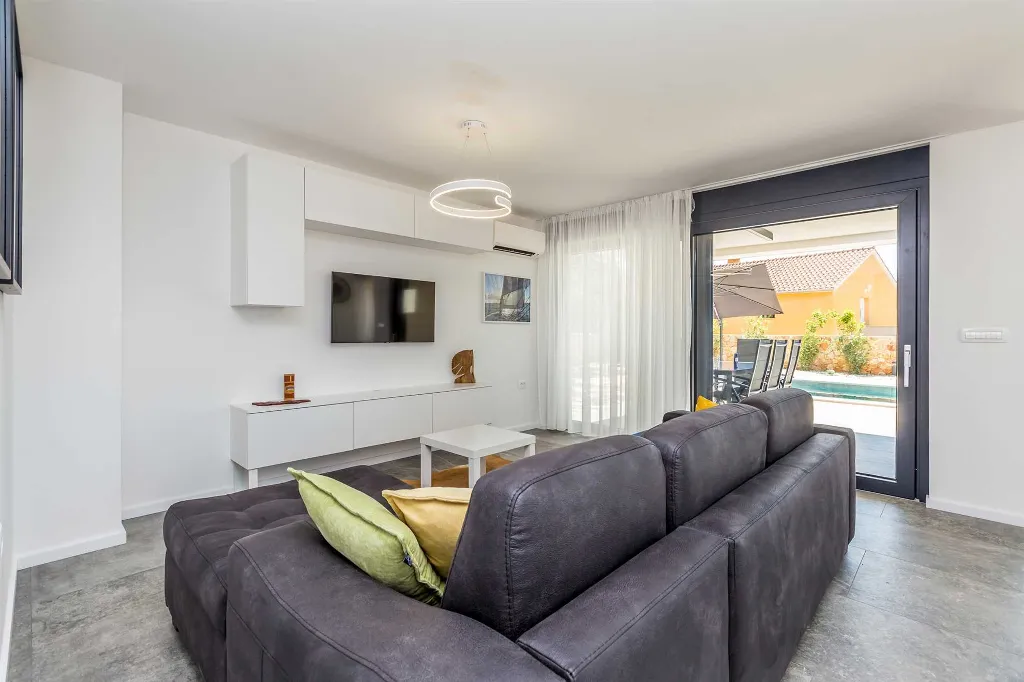 Villa in Linardici for up to 8 guests with pool