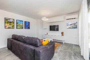 Villa in Linardici for up to 8 guests with pool