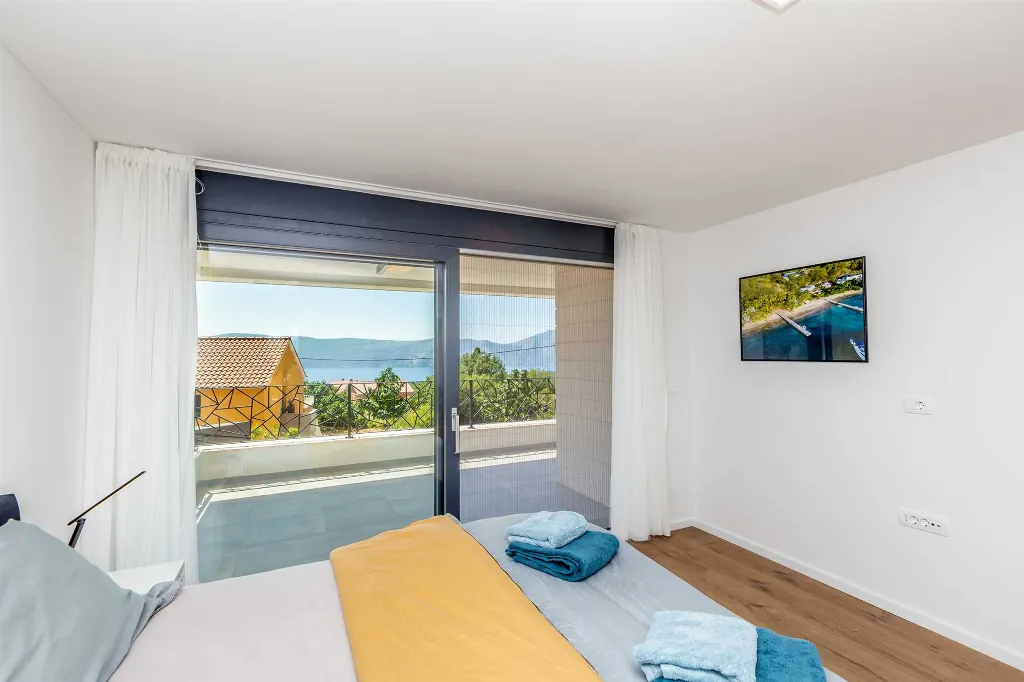 Villa in Linardici for up to 8 guests with pool