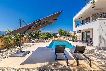 Villa in Linardici for up to 8 guests with pool