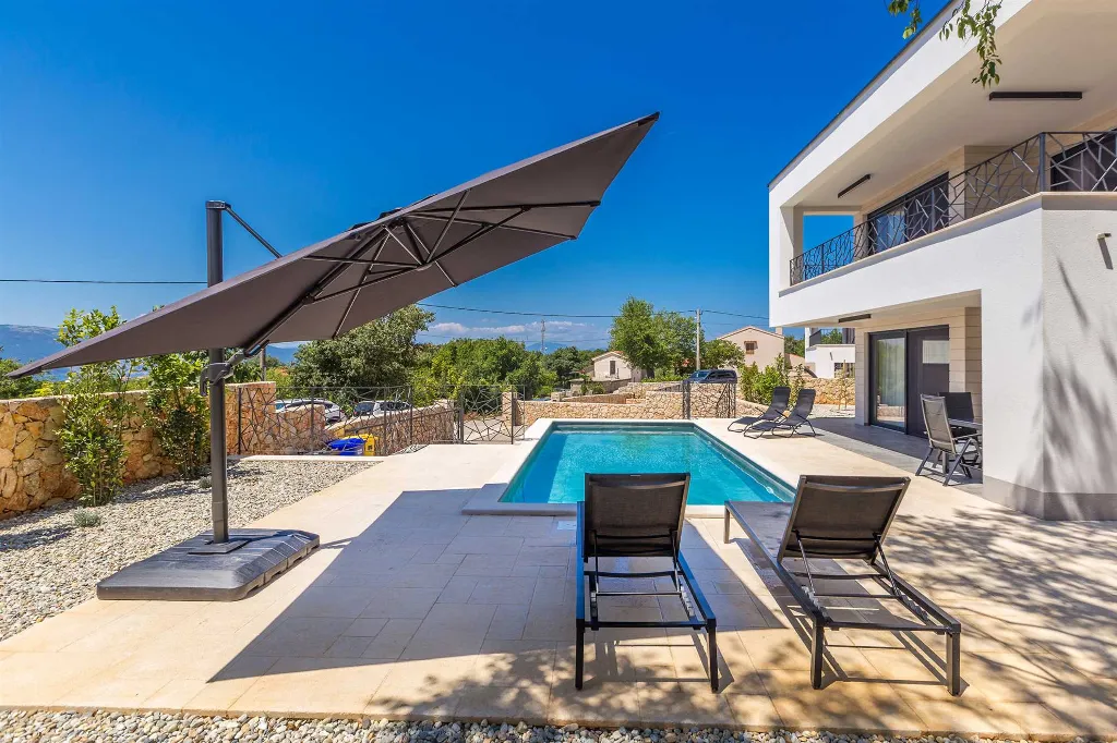 Villa in Linardici for up to 8 guests with pool