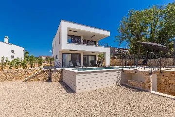 Villa in Linardici for up to 8 guests with pool