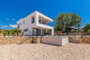 Villa in Linardici for up to 8 guests with pool