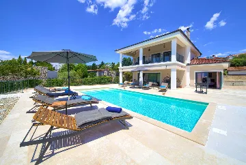 Villa for 8-10 Guests in Pinezići