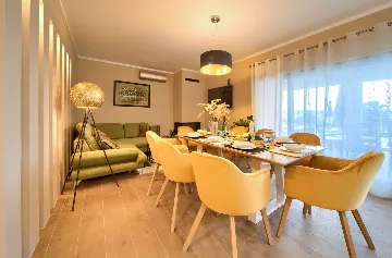 Villa for 8-10 Guests in Pinezići