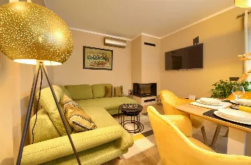 Villa for 8-10 Guests in Pinezići