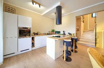 Villa for 8-10 Guests in Pinezići