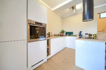 Villa for 8-10 Guests in Pinezići