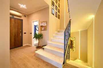 Villa for 8-10 Guests in Pinezići