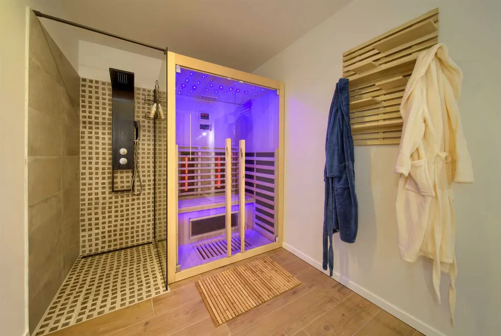 Villa for 8-10 Guests in Pinezići
