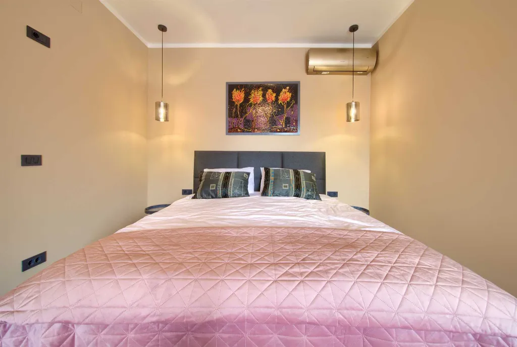 Villa for 8-10 Guests in Pinezići