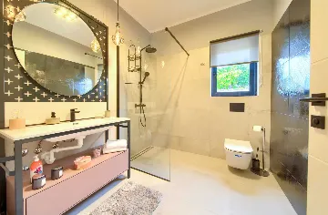 Villa for 8-10 Guests in Pinezići