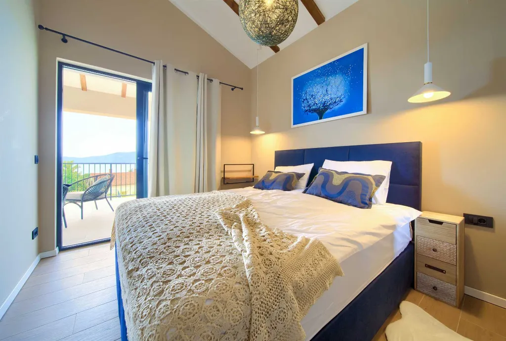 Villa for 8-10 Guests in Pinezići