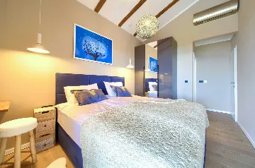 Villa for 8-10 Guests in Pinezići