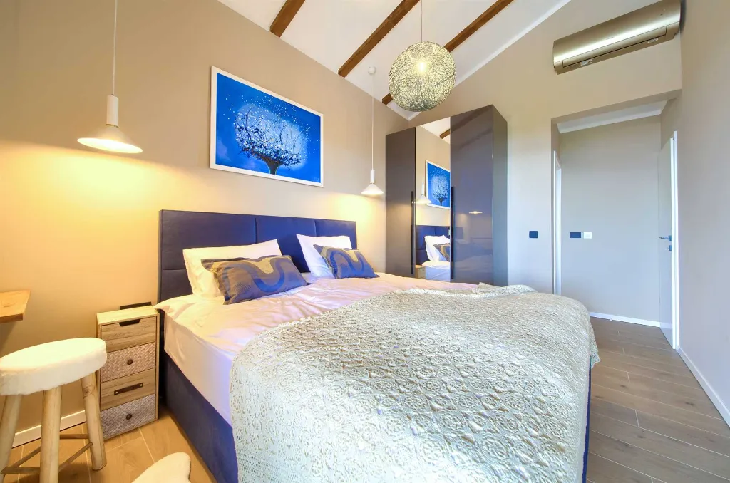 Villa for 8-10 Guests in Pinezići