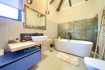 Villa for 8-10 Guests in Pinezići