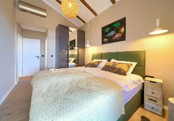 Villa for 8-10 Guests in Pinezići